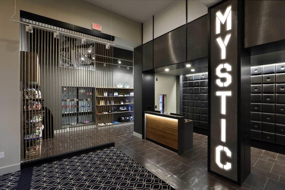 Hilton Mystic Hotell Exteriör bild